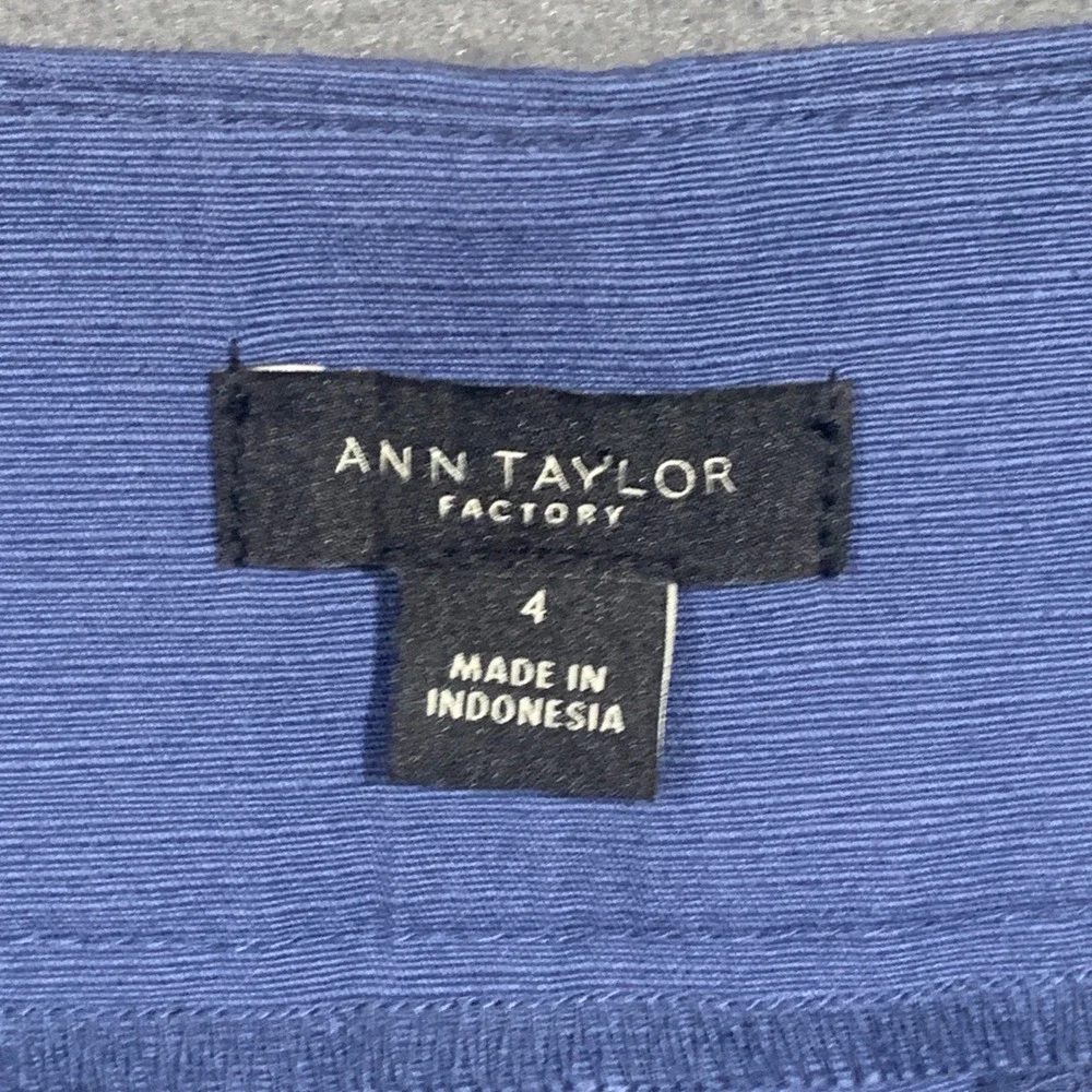 Ann Taylor Factory Blue Textured Chino Shorts Womens Size 4 Button Detail Cotton
